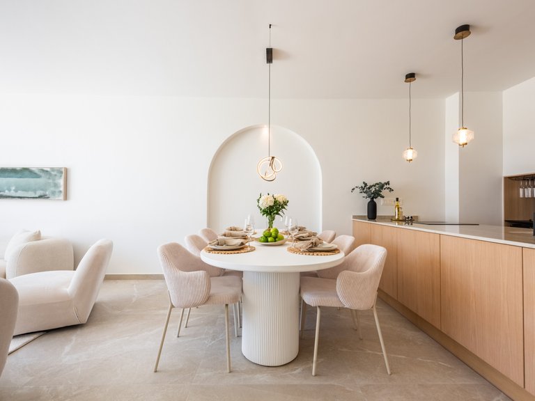 Refurbished 4-bedroom townhouse 10