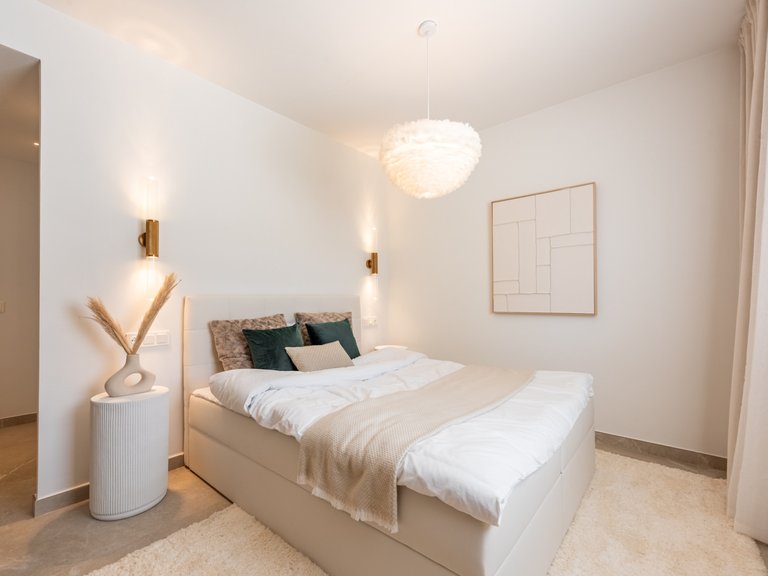 Refurbished 4-bedroom townhouse 20