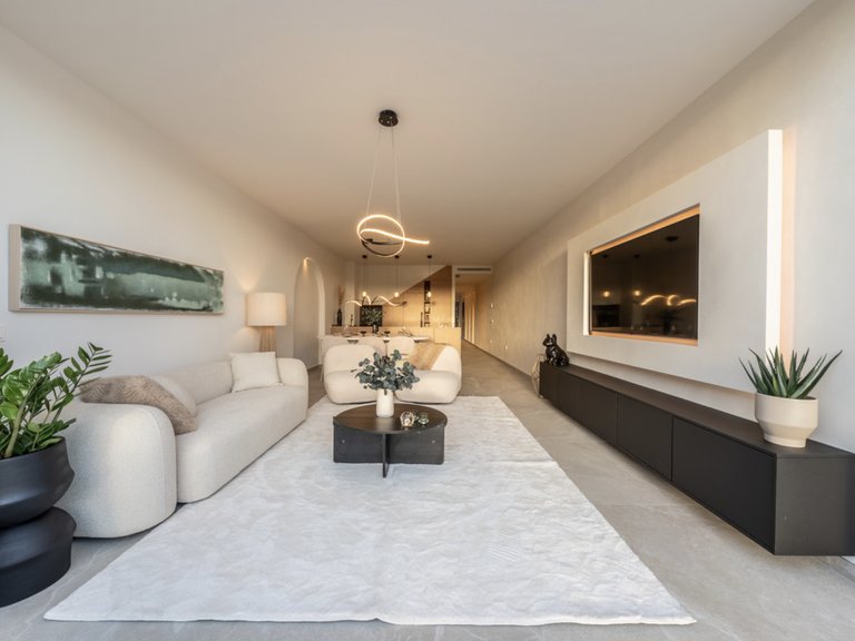 Refurbished 4-bedroom townhouse 3