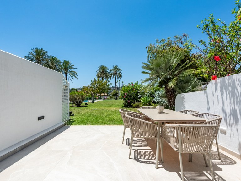 Refurbished 4-bedroom townhouse 4