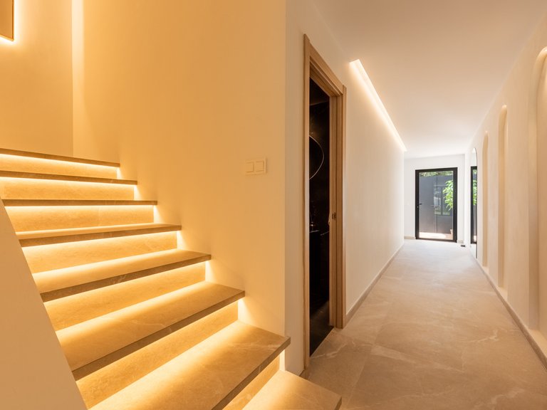 Refurbished 4-bedroom townhouse 15