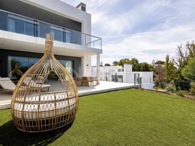 Treetops Villa 12 – Modern Elegans med Panoramautsikt 1