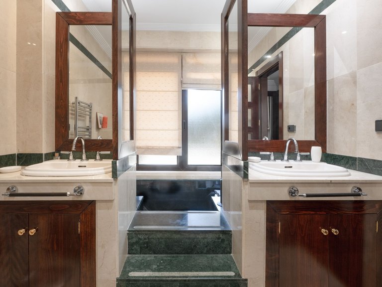 Apartamento en planta baja en Puerto Banús 10