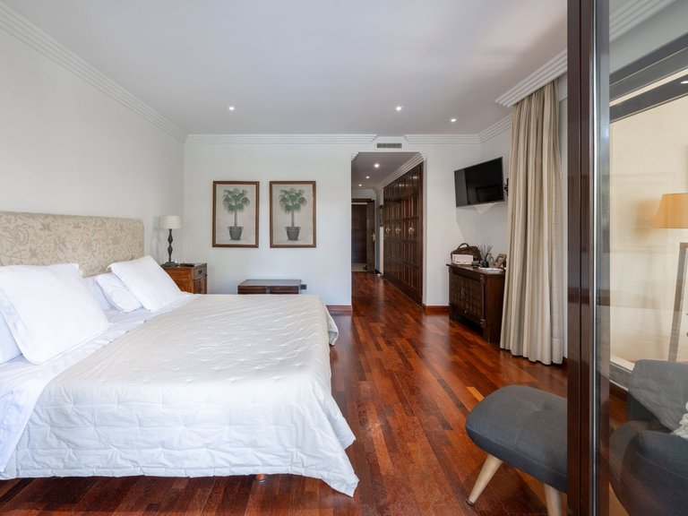 Apartamento en planta baja en Puerto Banús 18