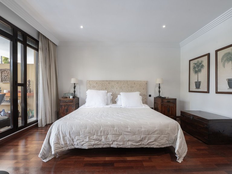 Apartamento en planta baja en Puerto Banús 15