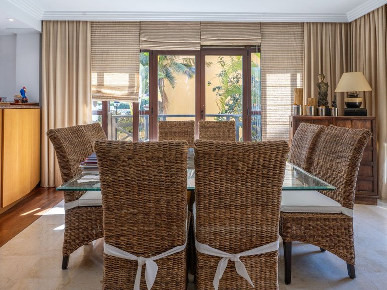 Apartamento en planta baja en Puerto Banús 25