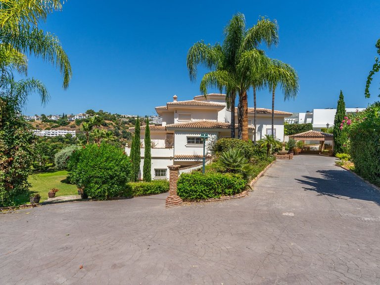 Villa for Sale in Benahavis, Malaga 19