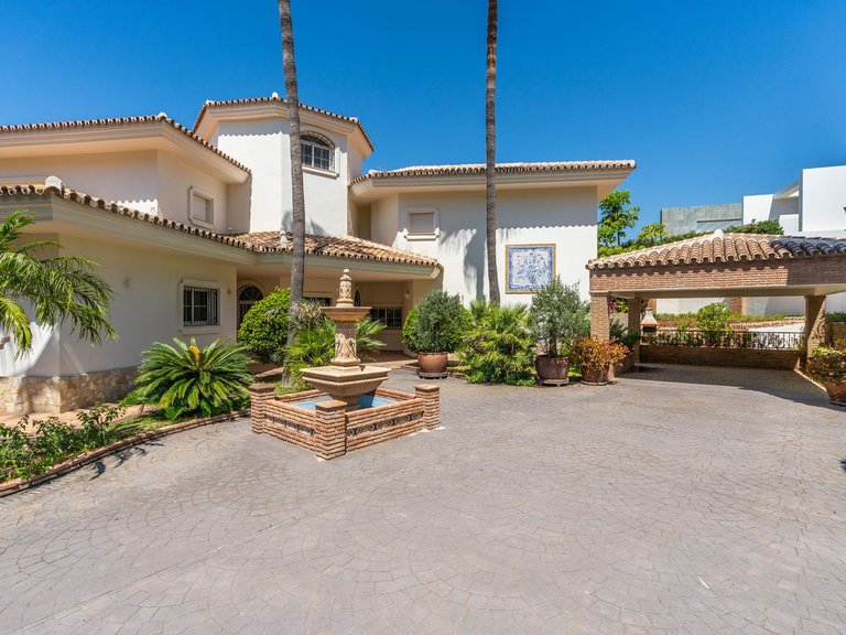 Villa for Sale in Benahavis, Malaga 17