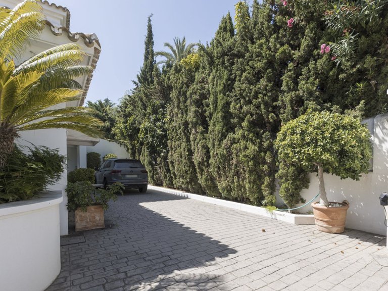Villa for Sale in Marbella, Malaga, Marbella Este 14