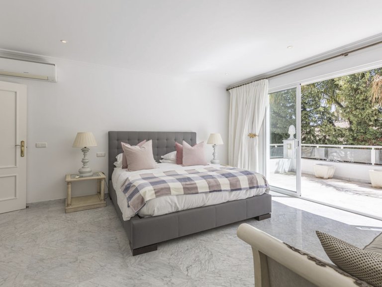Villa for Sale in Marbella, Malaga, Marbella Este 13