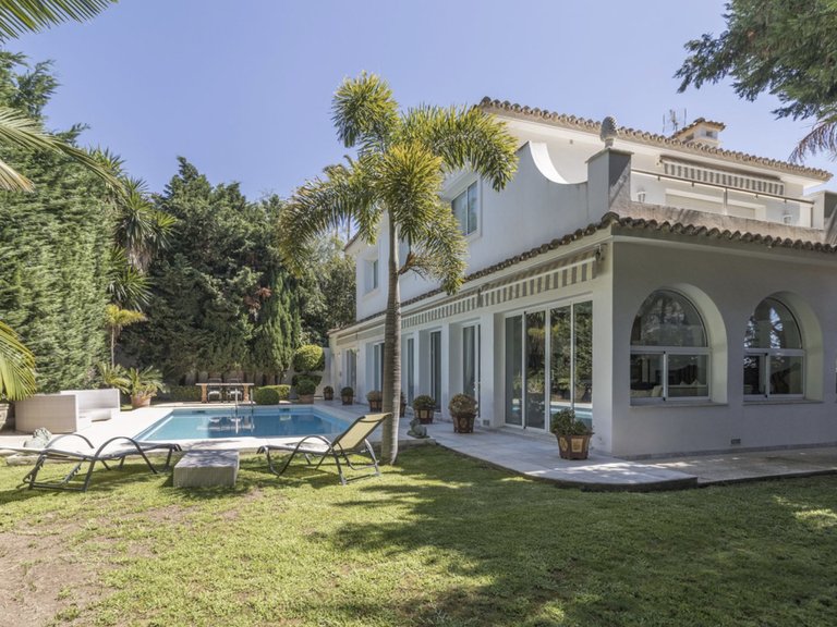 Villa for Sale in Marbella, Malaga, Marbella Este 2