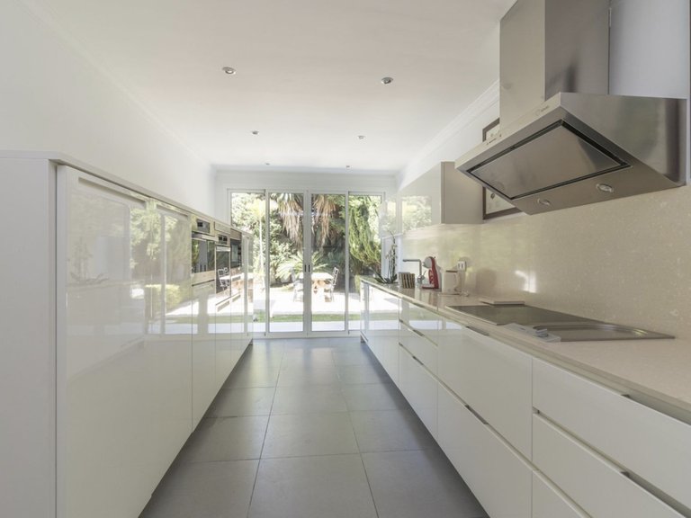 Villa for Sale in Marbella, Malaga, Marbella Este 8