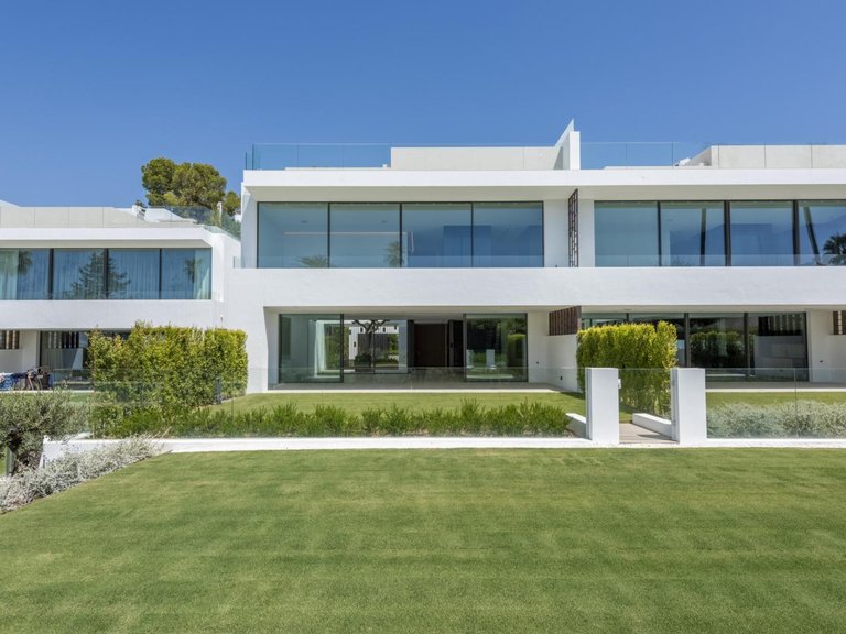 Villa for Sale in Marbella, Malaga 1