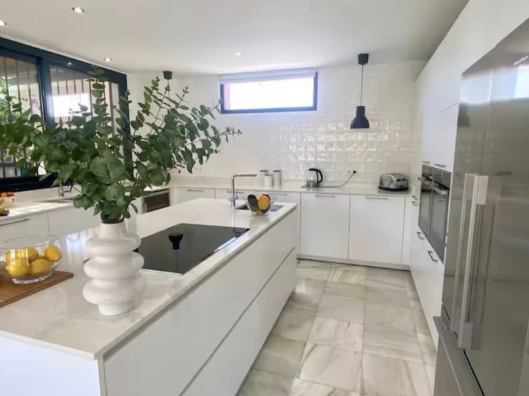 Villa for Sale in Marbella, Malaga, 9