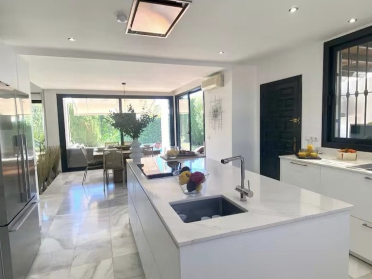 Villa for Sale in Marbella, Malaga, 5