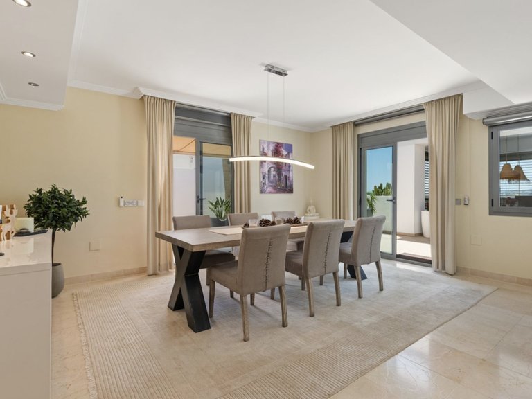Exklusiv takvåning med panoramautsikt i Los Flamingos, Marbella 5
