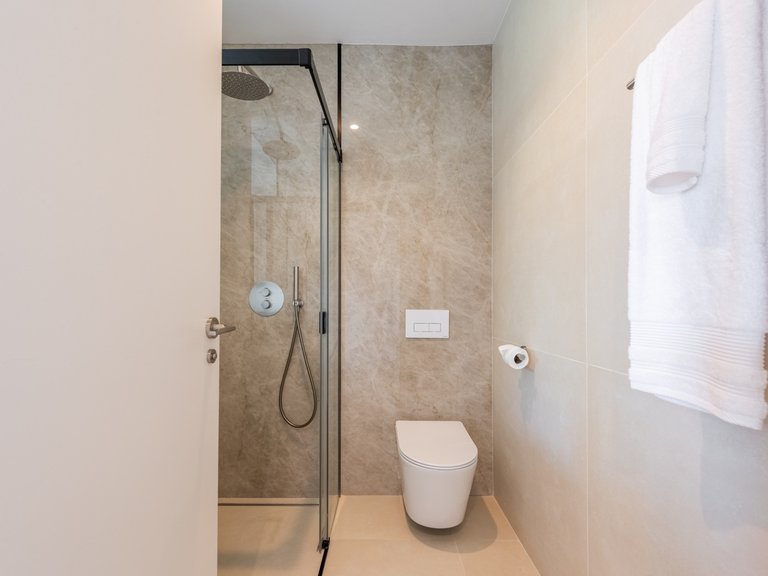 Elegante ático de dos plantas con piscina privada y vistas panorámicas – La Quinta, Benahavís 19