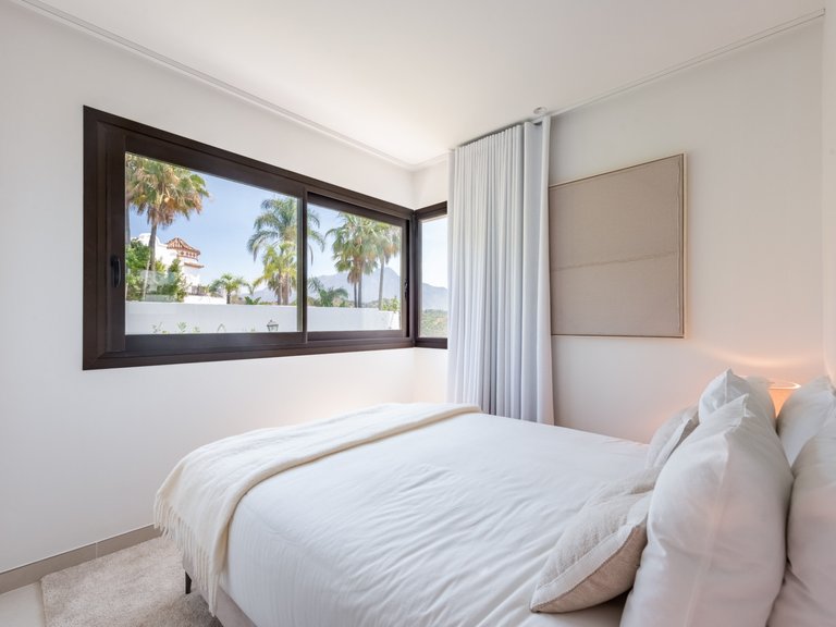 Elegante ático de dos plantas con piscina privada y vistas panorámicas – La Quinta, Benahavís 17