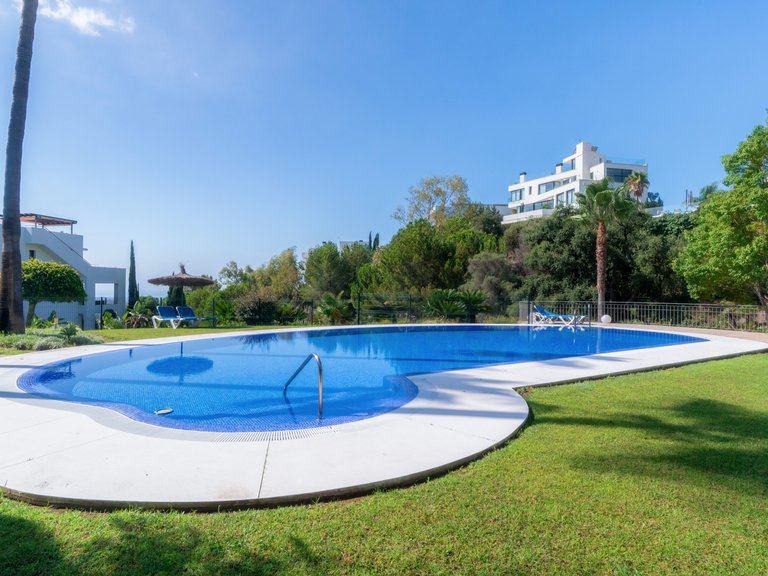 Elegante ático de dos plantas con piscina privada y vistas panorámicas – La Quinta, Benahavís 34