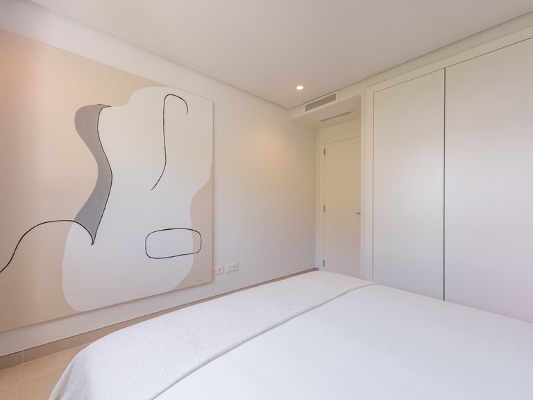 Elegante ático de dos plantas con piscina privada y vistas panorámicas – La Quinta, Benahavís 30