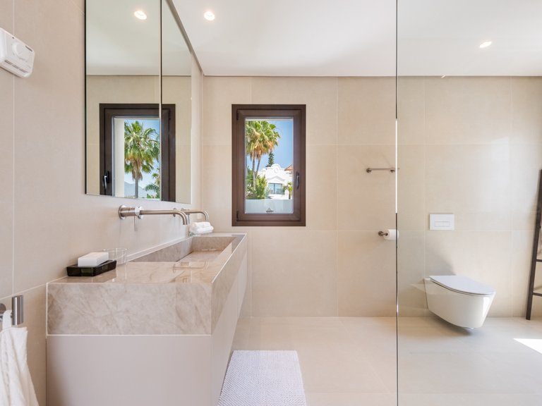 Elegante ático de dos plantas con piscina privada y vistas panorámicas – La Quinta, Benahavís 31