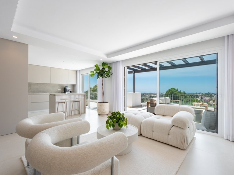 Elegante ático de dos plantas con piscina privada y vistas panorámicas – La Quinta, Benahavís 2