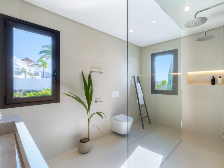 Elegante ático de dos plantas con piscina privada y vistas panorámicas – La Quinta, Benahavís 12