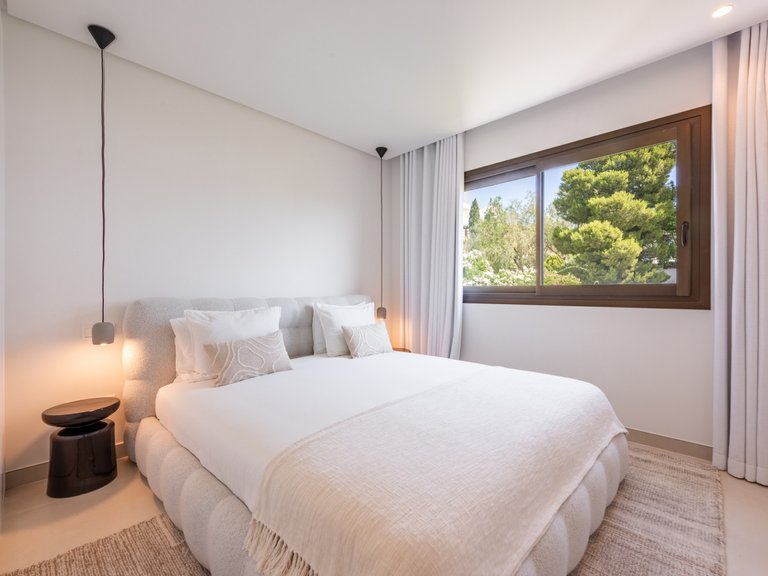 Elegante ático de dos plantas con piscina privada y vistas panorámicas – La Quinta, Benahavís 24