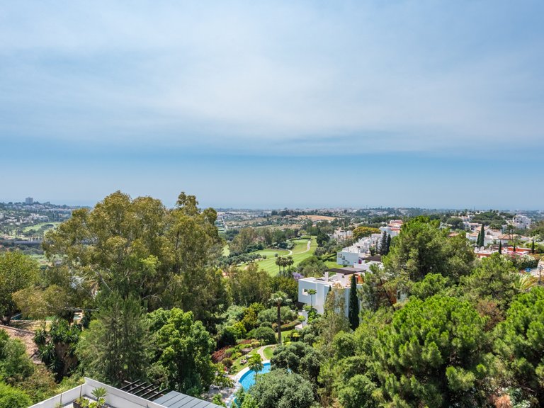 Elegante ático de dos plantas con piscina privada y vistas panorámicas – La Quinta, Benahavís 37