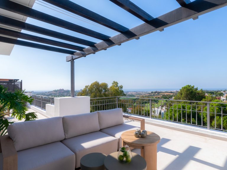 Elegante ático de dos plantas con piscina privada y vistas panorámicas – La Quinta, Benahavís 26