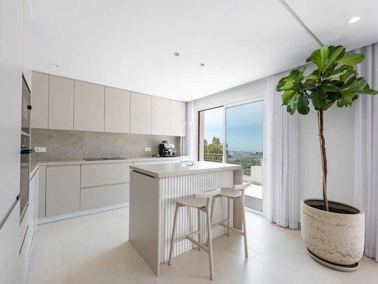 Elegante ático de dos plantas con piscina privada y vistas panorámicas – La Quinta, Benahavís 9