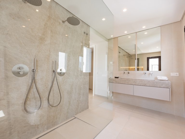Elegante ático de dos plantas con piscina privada y vistas panorámicas – La Quinta, Benahavís 15