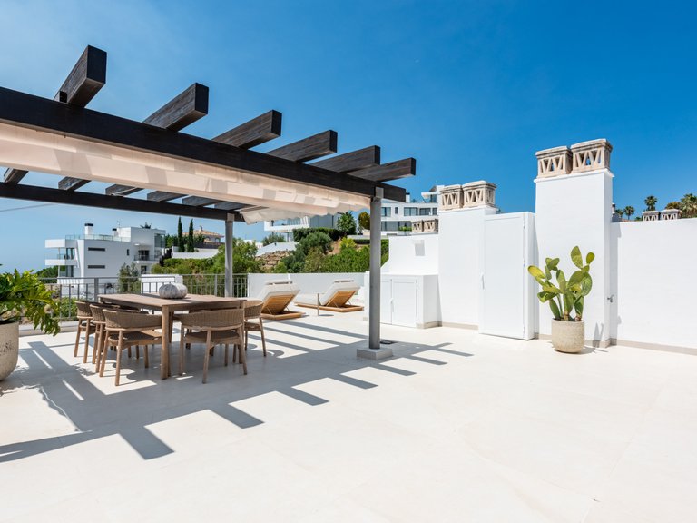 Elegante ático de dos plantas con piscina privada y vistas panorámicas – La Quinta, Benahavís 21