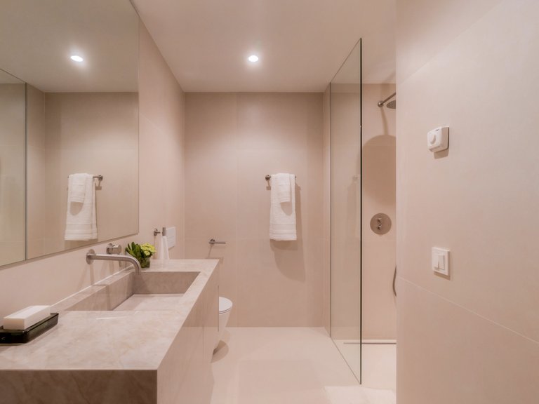 Elegante ático de dos plantas con piscina privada y vistas panorámicas – La Quinta, Benahavís 9