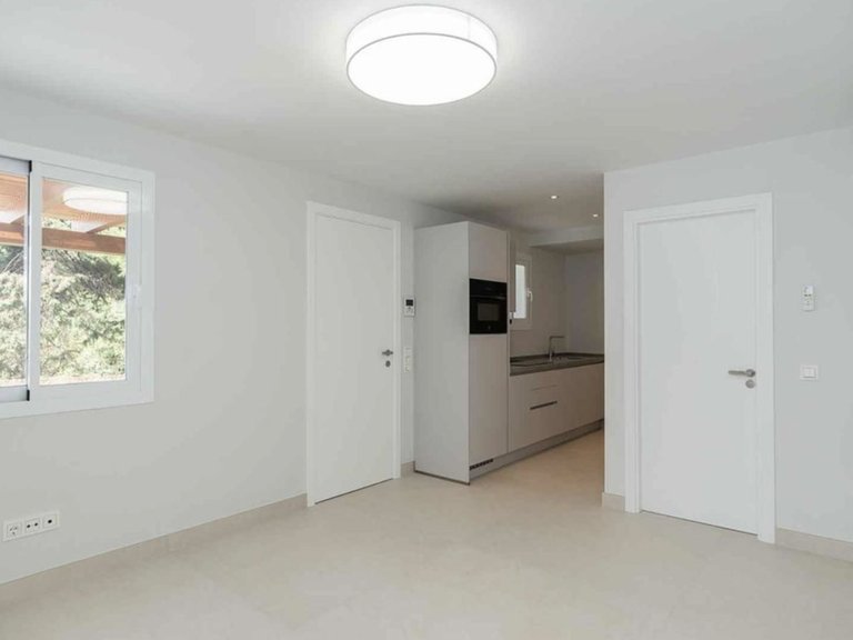 Exclusive Contemporary Villa for Sale in Huerta Belón, Marbella Centre 14