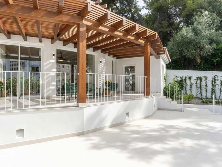 Exclusive Contemporary Villa for Sale in Huerta Belón, Marbella Centre 4