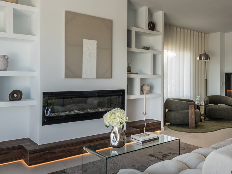 Prestigious corner duplex with panoramic sea views 30