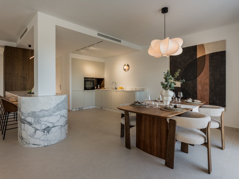 Prestigious corner duplex with panoramic sea views 33