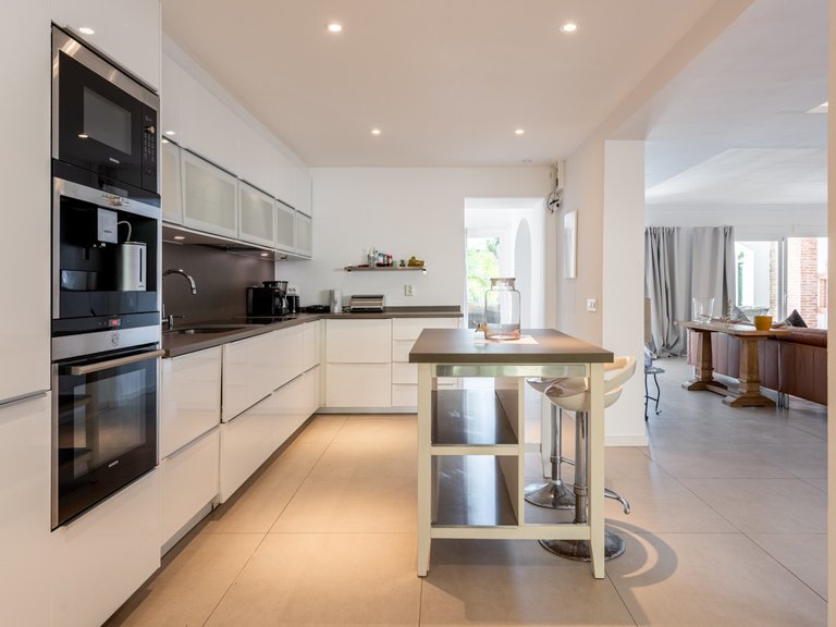 Villa for Sale in Marbella, Malaga 8