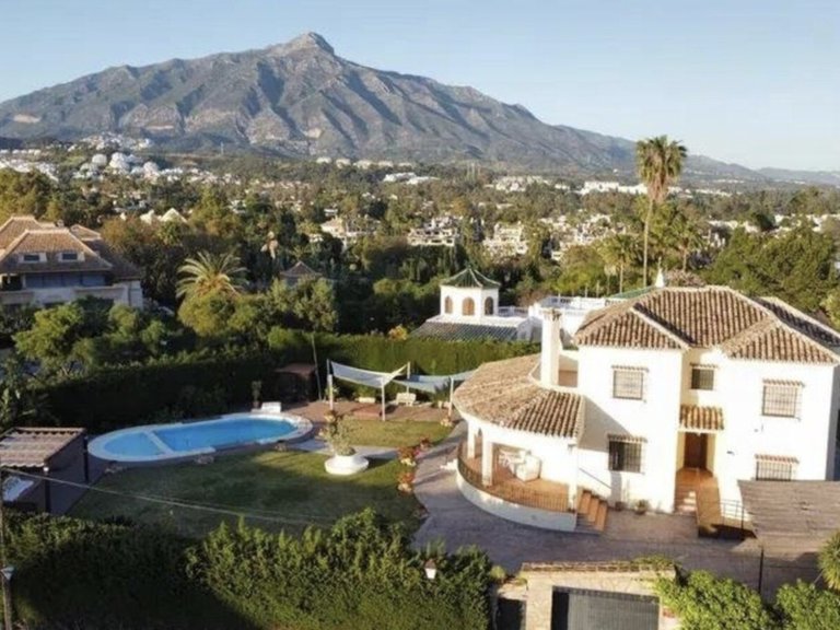 Elegant villa med 6 sovrum i Marbellas mest exklusiva område – panoramautsikt och privat pool 3