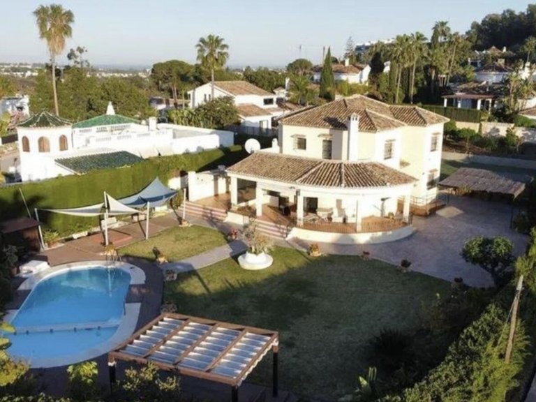 Elegant villa med 6 sovrum i Marbellas mest exklusiva område – panoramautsikt och privat pool 1