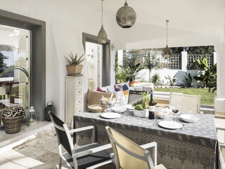 Sofistikerad Villa i Andalusisk Stil med Havsutsikt och Exklusiva Detaljer 5
