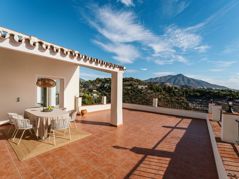 Villa for Sale in Benahavis, Malaga 18