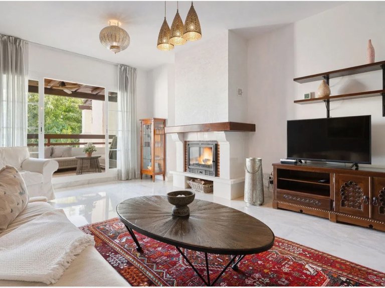 Apartamento en planta intermedia en venta en San Pedro de Alcántara 3