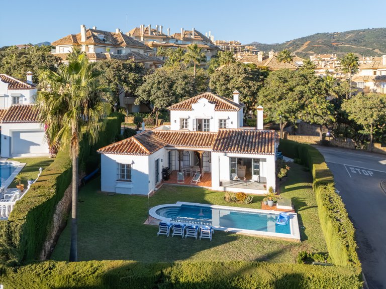 Villa for Sale in Marbella, Malaga 8