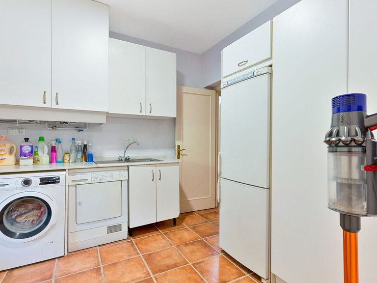 Villa for Sale in Marbella, Malaga 28