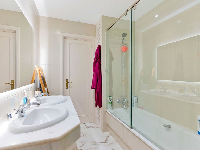 Villa for Sale in Marbella, Malaga 38