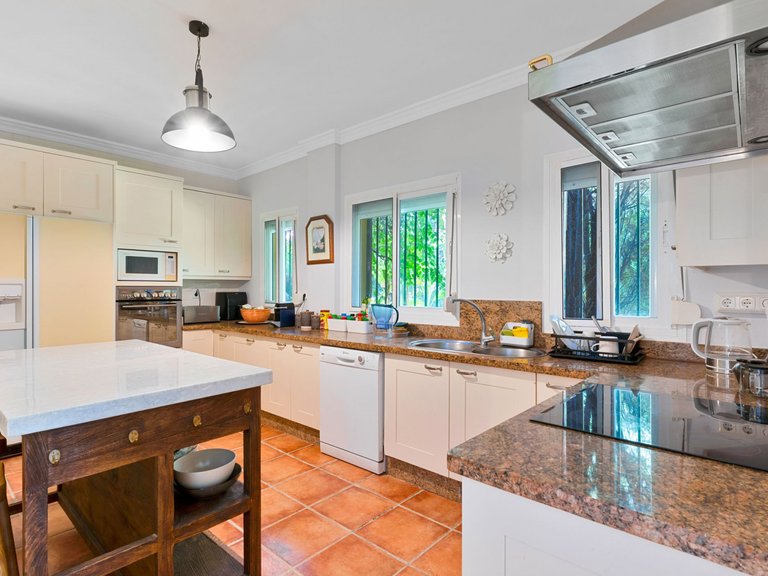 Villa for Sale in Marbella, Malaga 27