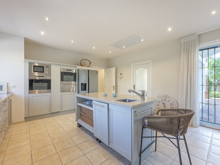 Villa for Sale in Benahavis, Malaga 33