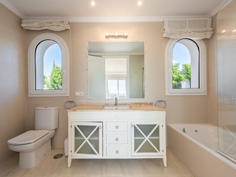 Villa for Sale in Benahavis, Malaga 18